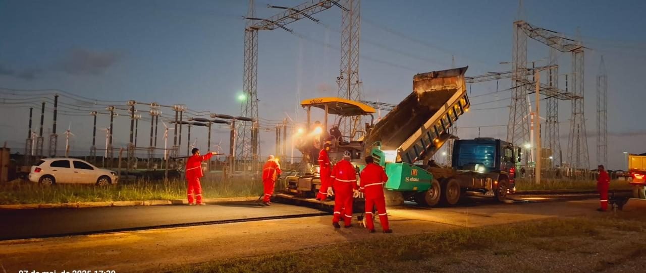 Equipe Presmont trabalhando em obra de pavimentação